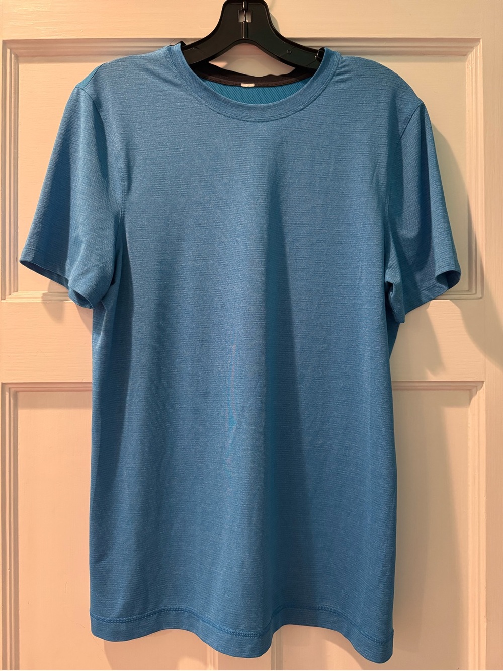Lululemon Men’s Medium Light Blue Athletic Shirt Performance Stretch